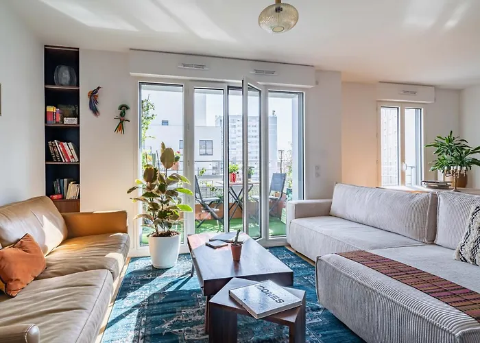 Stunning Apartment With Balcony To Visit Paris