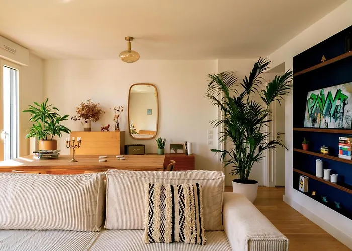 Stunning Apartment With Balcony To Visit Paris