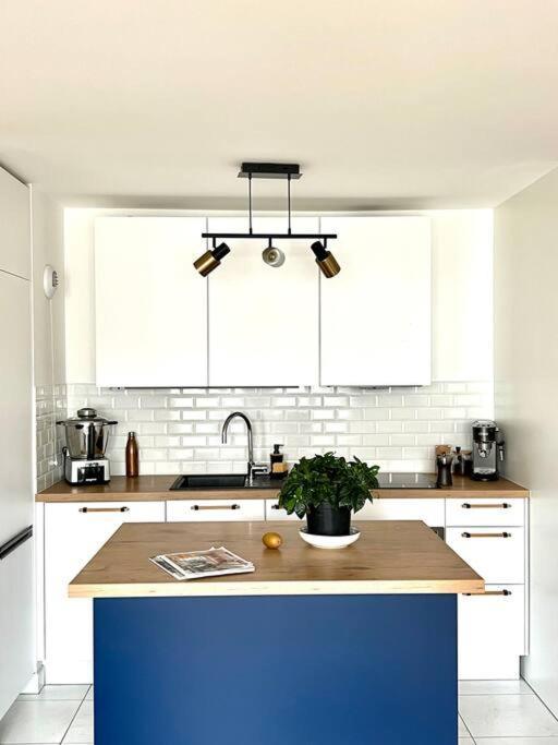Apartment Stunning With Balcony To Visit Paris